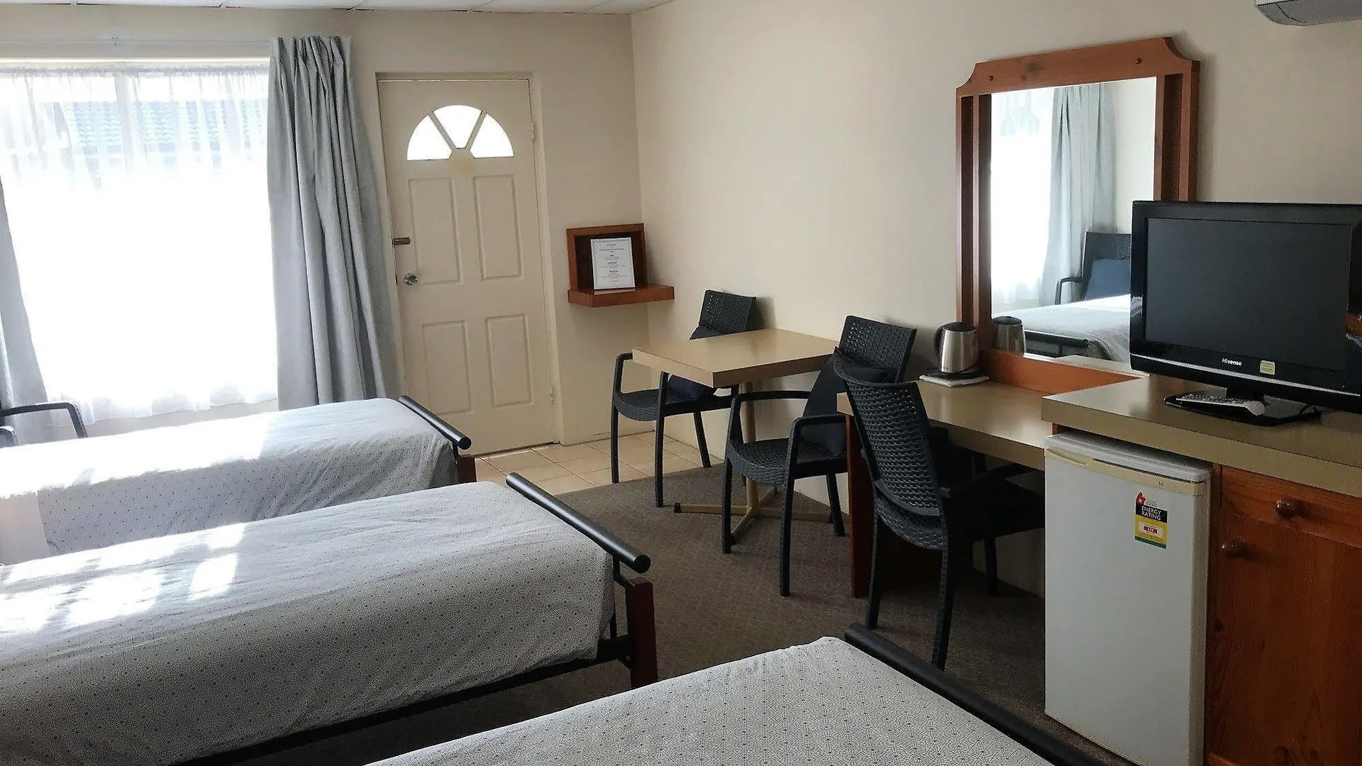 *** Motel Cooks Endeavour Motor Inn Australia